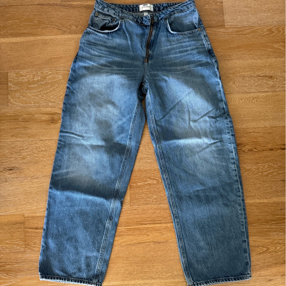 Frame Angled Zipper Long Barrel Jeans in Pearl District